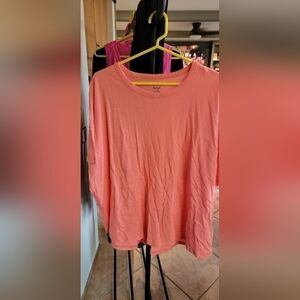Madewell Tshirt, unworn. More of a Salmon color.